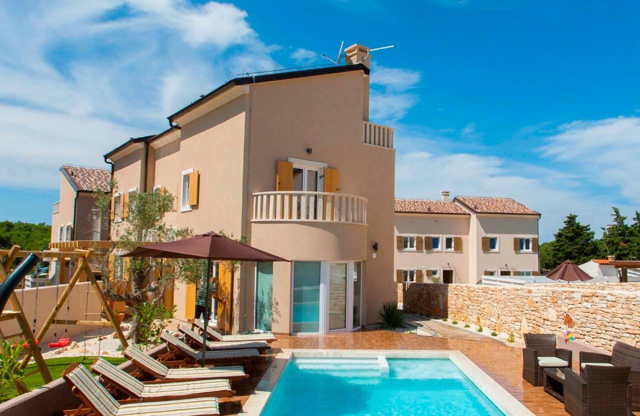 6-Bedroom Villa Chiara With Sea View Premantura Exterior photo
