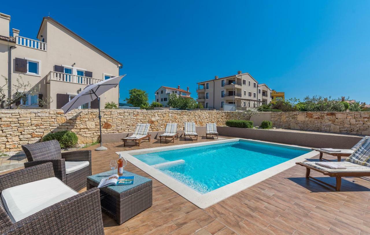 6-Bedroom Villa Chiara With Sea View Premantura Exterior photo