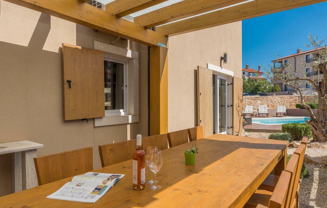 6-Bedroom Villa Chiara With Sea View Premantura Exterior photo
